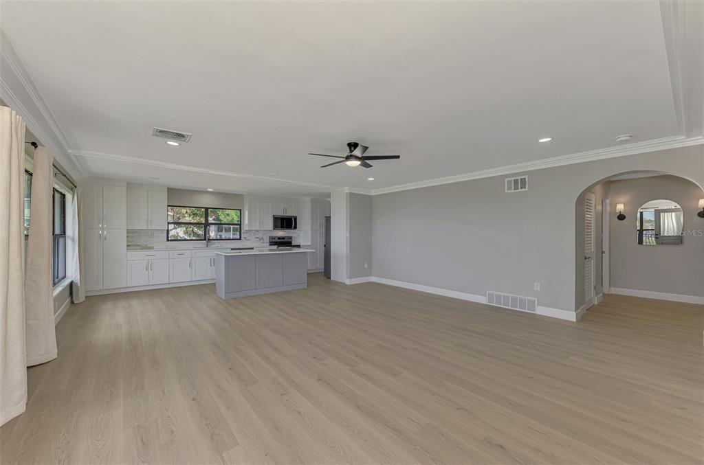 For Sale: $1,300,000 (3 beds, 2 baths, 1656 Square Feet)