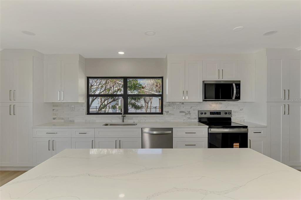 For Sale: $1,300,000 (3 beds, 2 baths, 1656 Square Feet)
