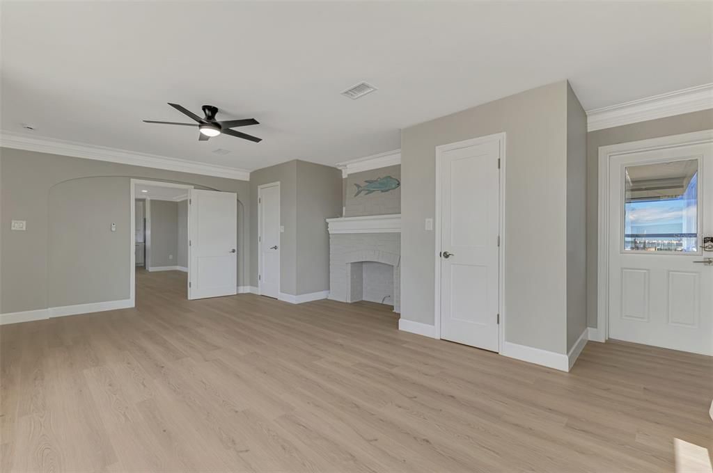 For Sale: $1,300,000 (3 beds, 2 baths, 1656 Square Feet)