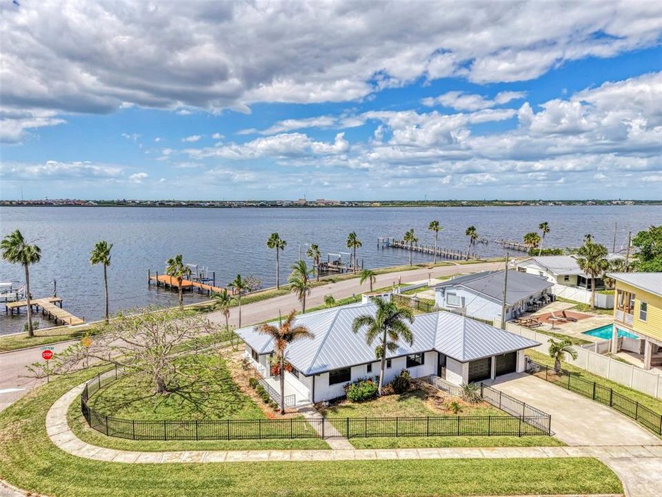For Sale: $1,300,000 (3 beds, 2 baths, 1656 Square Feet)