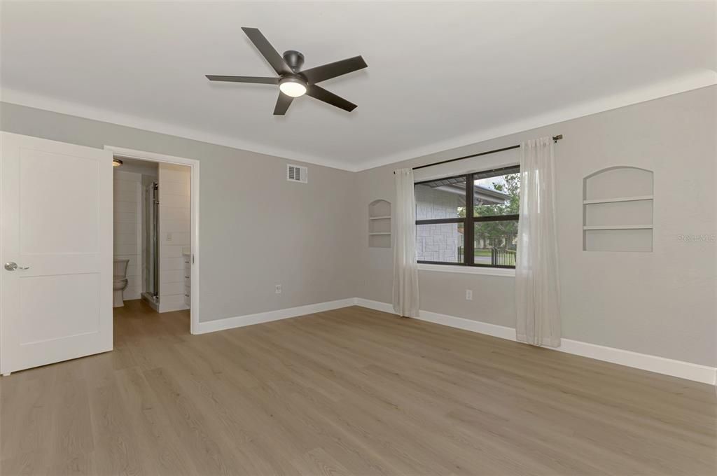 For Sale: $1,300,000 (3 beds, 2 baths, 1656 Square Feet)