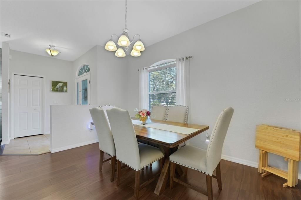 En Venta: $365,000 (4 camas, 3 baños, 1882 Pies cuadrados)