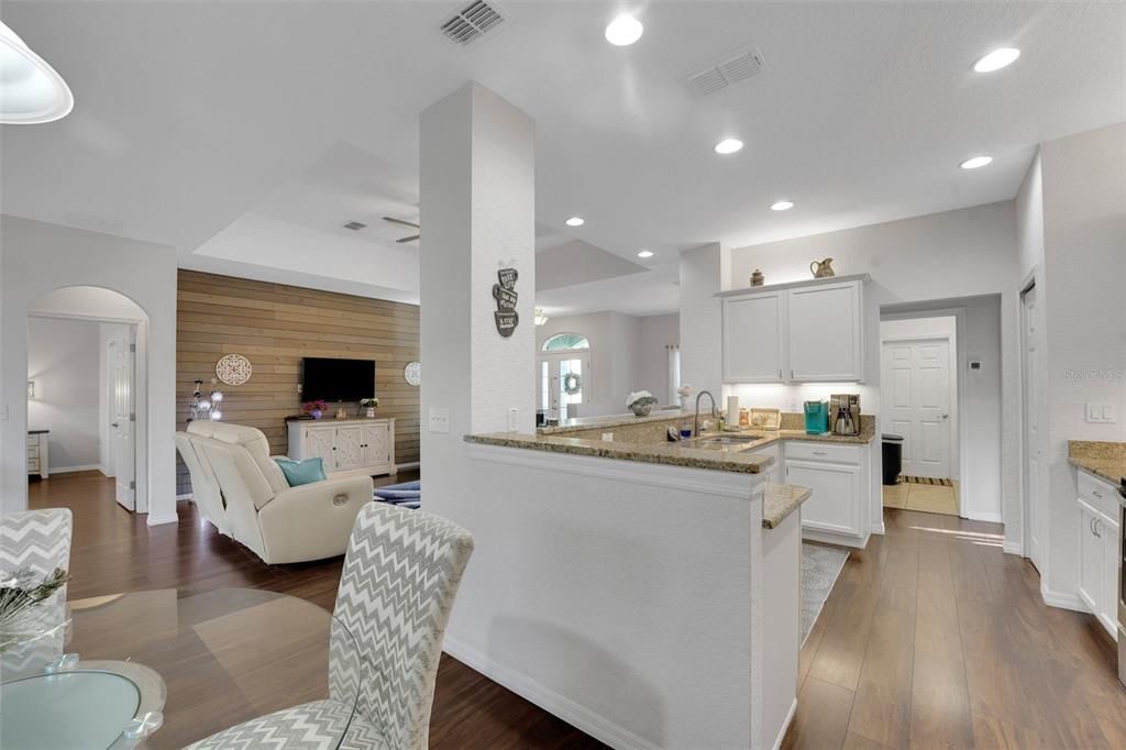 En Venta: $365,000 (4 camas, 3 baños, 1882 Pies cuadrados)