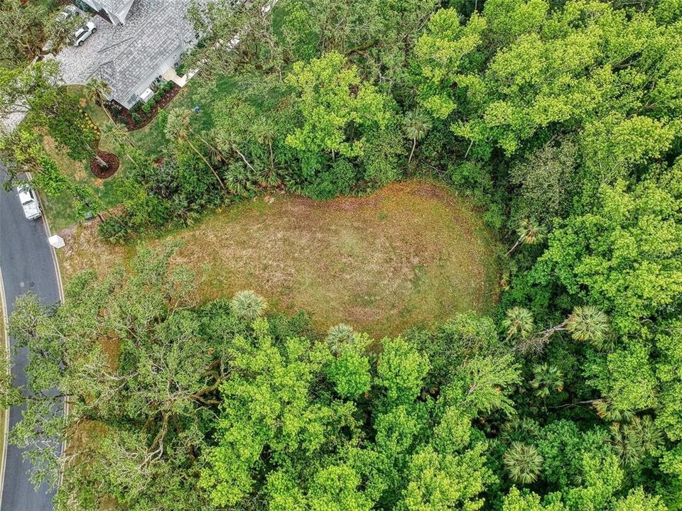 Activo con contrato: $285,000 (1.00 acres)