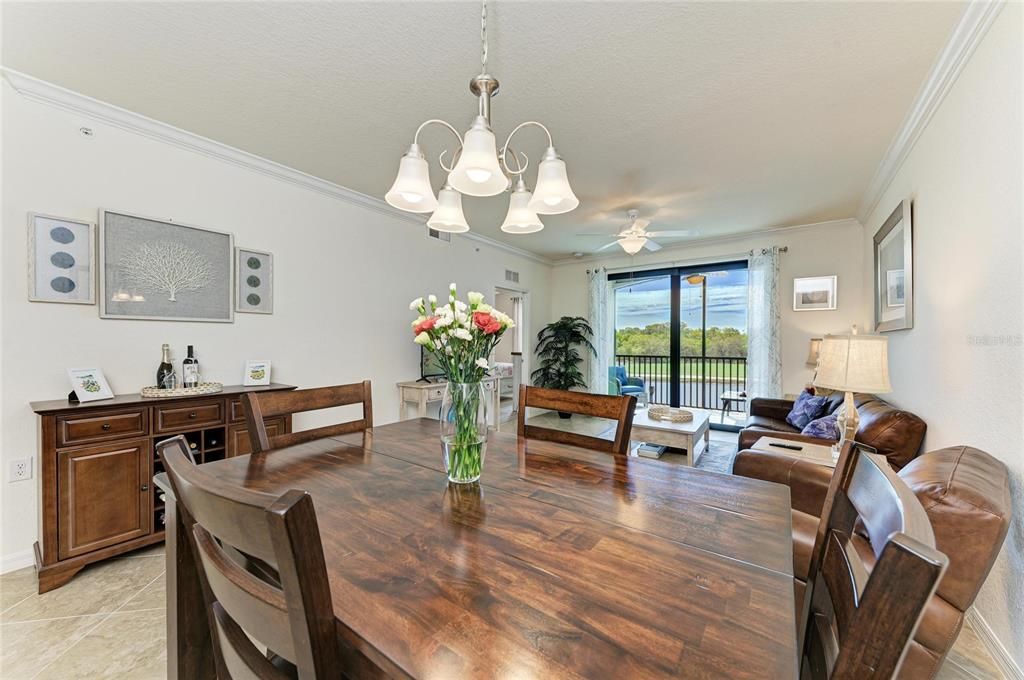 En Venta: $279,000 (2 camas, 2 baños, 1121 Pies cuadrados)