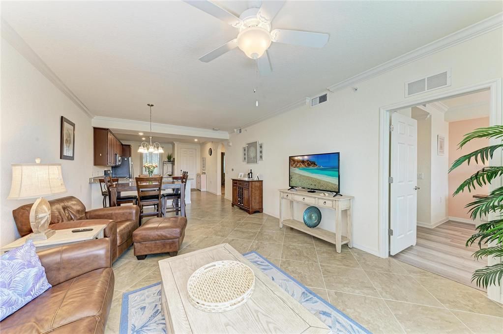 En Venta: $279,000 (2 camas, 2 baños, 1121 Pies cuadrados)