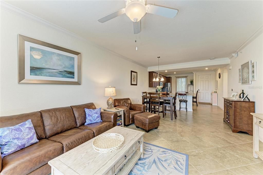 En Venta: $279,000 (2 camas, 2 baños, 1121 Pies cuadrados)