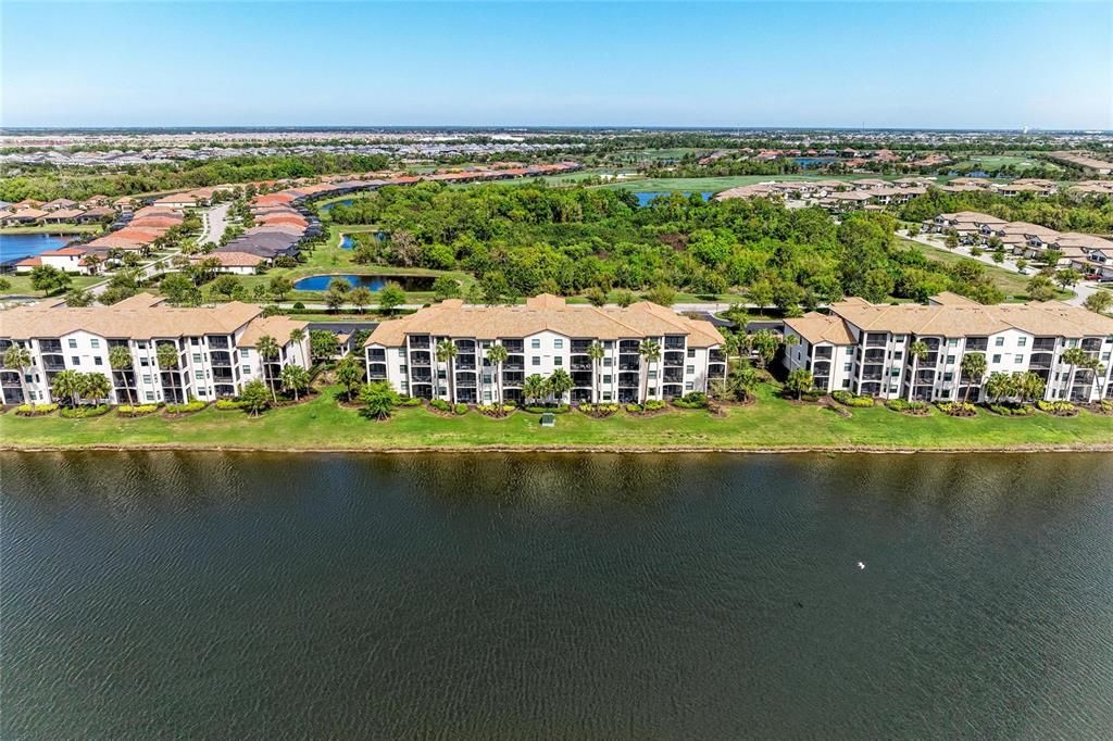 En Venta: $279,000 (2 camas, 2 baños, 1121 Pies cuadrados)