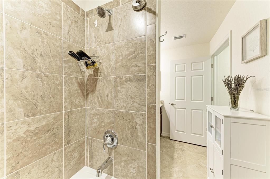 En Venta: $279,000 (2 camas, 2 baños, 1121 Pies cuadrados)