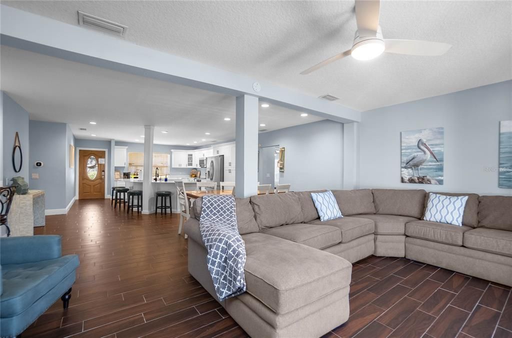 Active With Contract: $575,000 (3 beds, 3 baths, 2328 Square Feet)