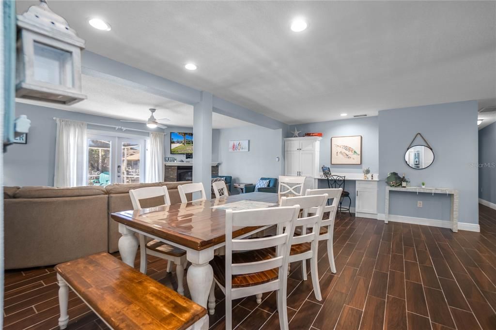 Active With Contract: $575,000 (3 beds, 3 baths, 2328 Square Feet)