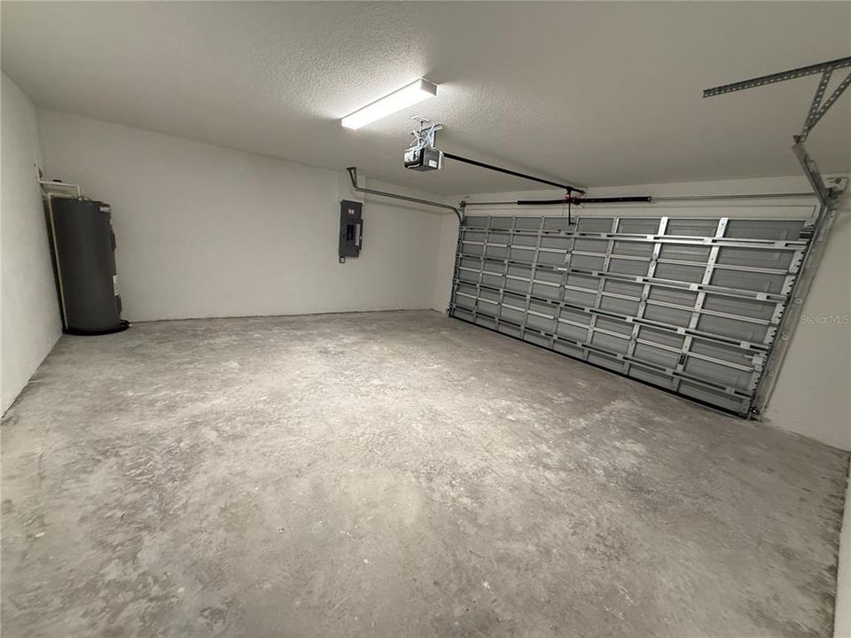Под контрактом: $2,000 (4 спален, 2 ванн, 1800 Квадратных фут)