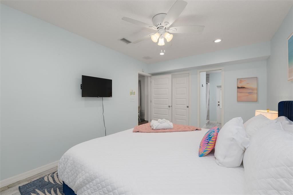 For Sale: $649,000 (4 beds, 2 baths, 1622 Square Feet)