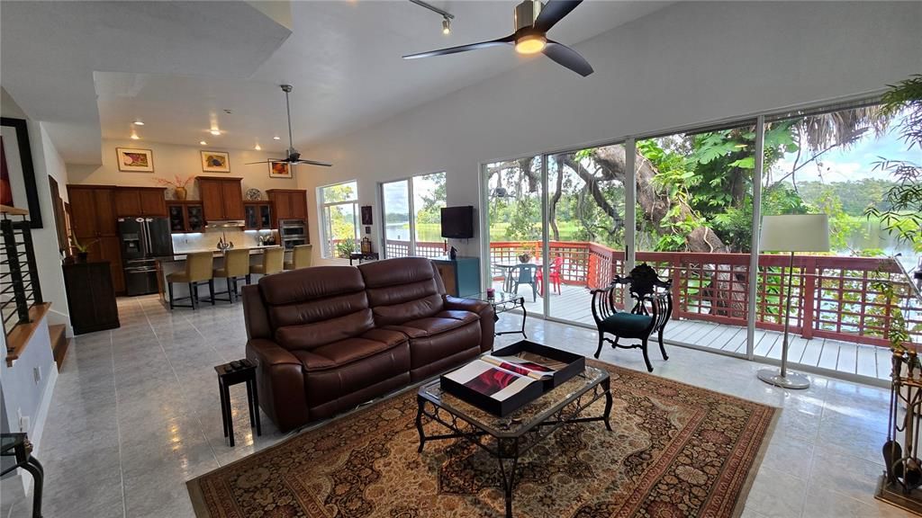 En Venta: $895,000 (6 camas, 5 baños, 3261 Pies cuadrados)