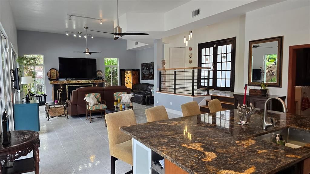 En Venta: $895,000 (6 camas, 5 baños, 3261 Pies cuadrados)