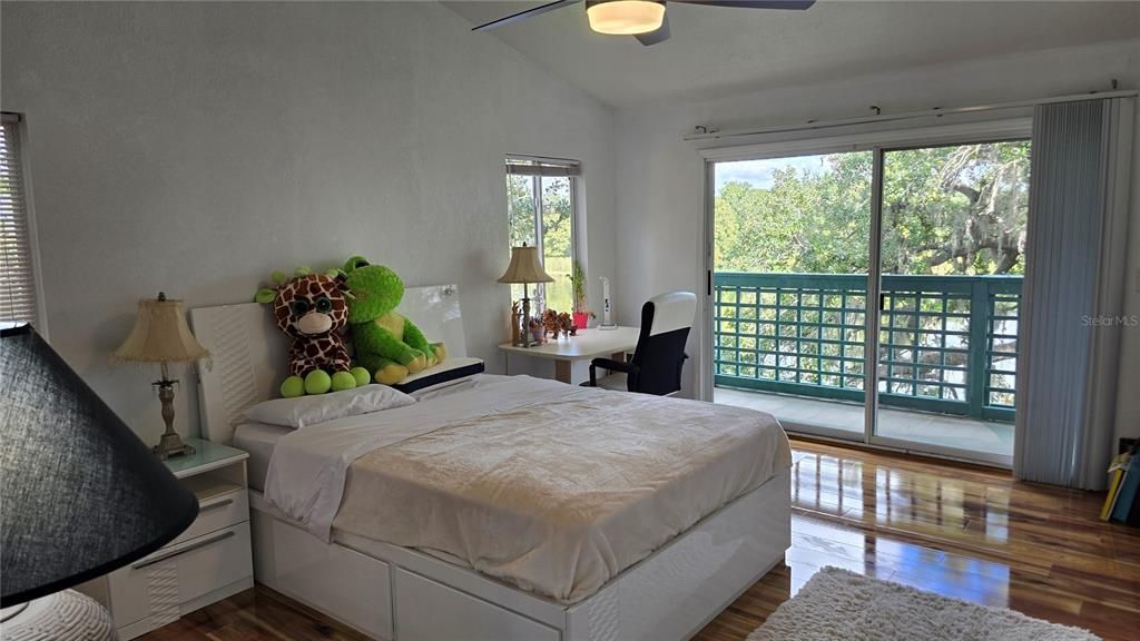 En Venta: $895,000 (6 camas, 5 baños, 3261 Pies cuadrados)