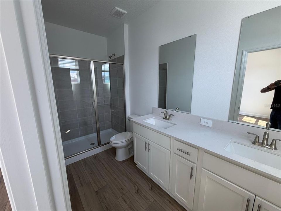 For Rent: $5,500 (6 beds, 5 baths, 3291 Square Feet)