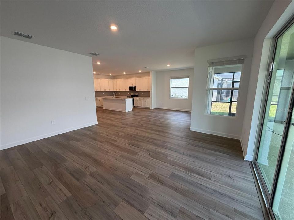 For Rent: $5,500 (6 beds, 5 baths, 3291 Square Feet)