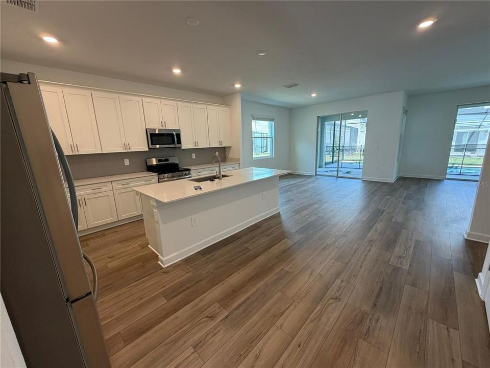 For Rent: $5,500 (6 beds, 5 baths, 3291 Square Feet)