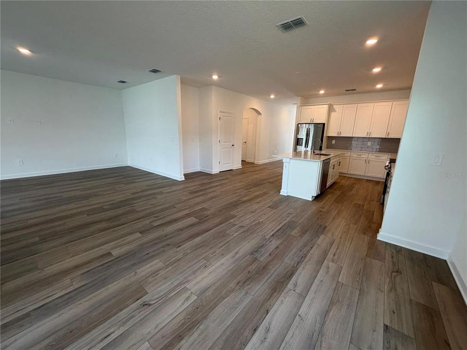 For Rent: $5,500 (6 beds, 5 baths, 3291 Square Feet)