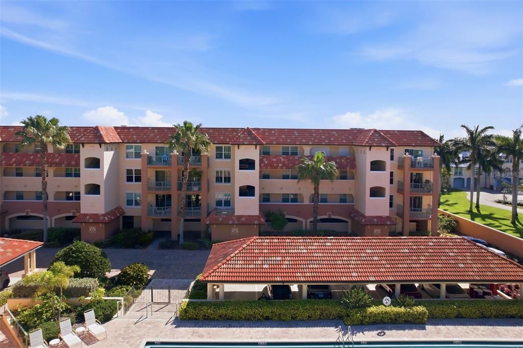 For Sale: $875,000 (3 beds, 3 baths, 2035 Square Feet)