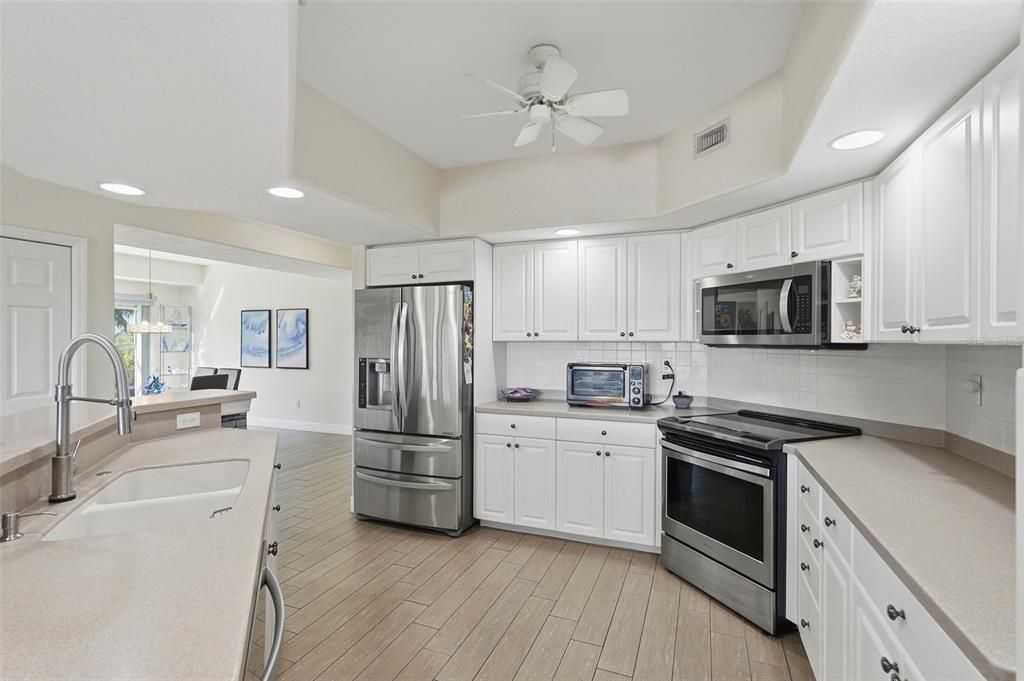 For Sale: $875,000 (3 beds, 3 baths, 2035 Square Feet)