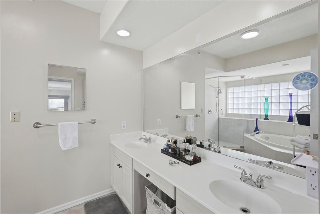 For Sale: $875,000 (3 beds, 3 baths, 2035 Square Feet)