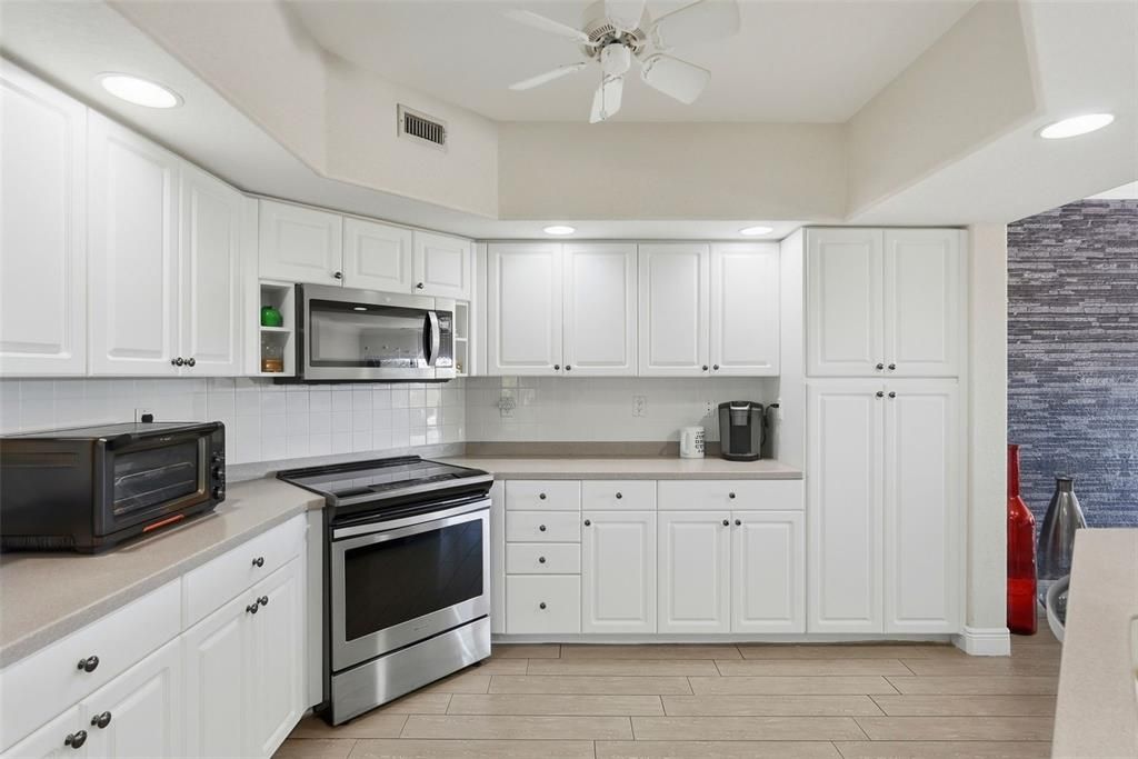For Sale: $875,000 (3 beds, 3 baths, 2035 Square Feet)