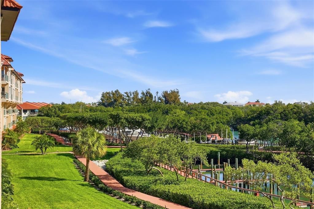 For Sale: $875,000 (3 beds, 3 baths, 2035 Square Feet)