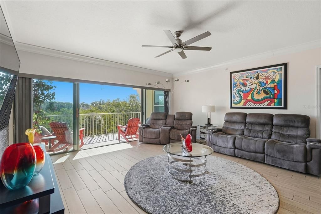 For Sale: $875,000 (3 beds, 3 baths, 2035 Square Feet)