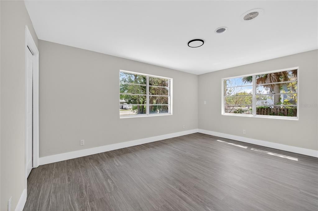 Activo con contrato: $229,000 (2 camas, 1 baños, 1260 Pies cuadrados)