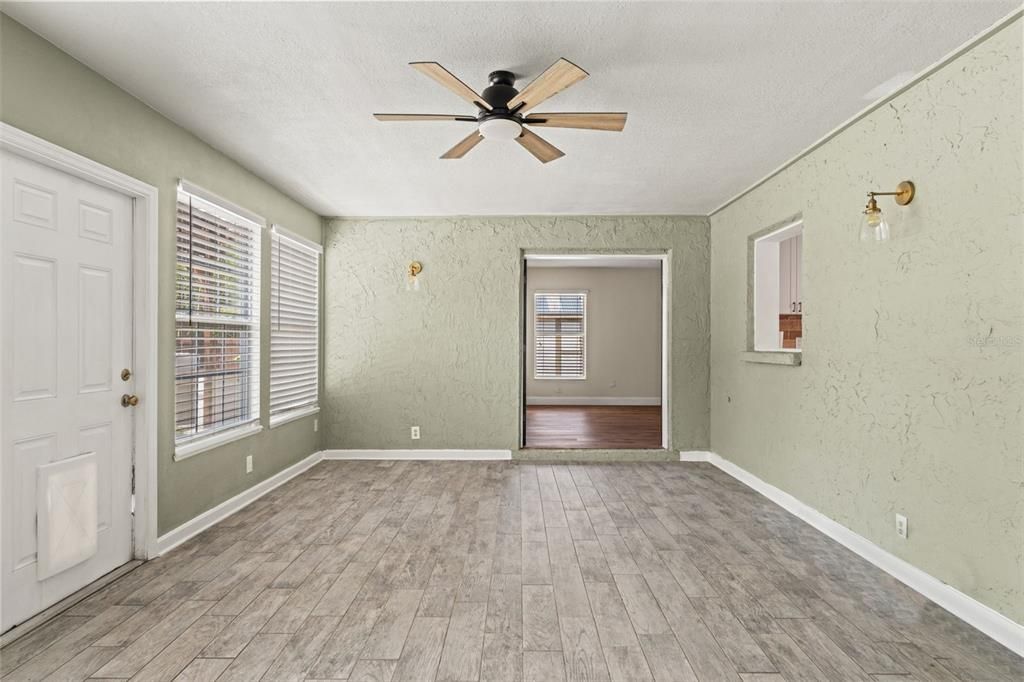 Active With Contract: $495,000 (3 beds, 2 baths, 2280 Square Feet)