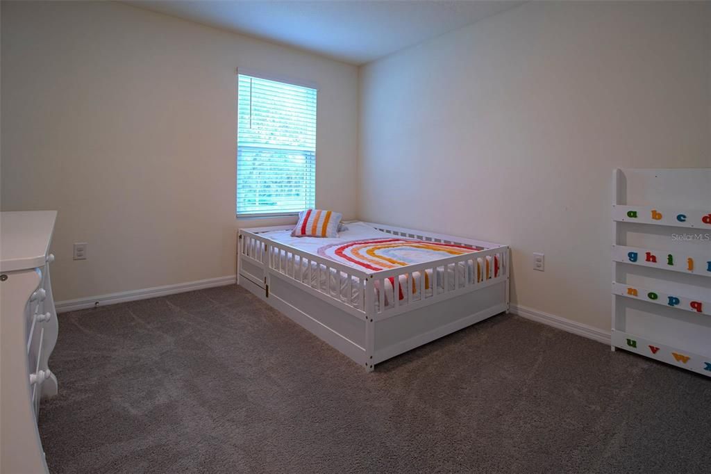 Activo con contrato: $350,000 (5 camas, 3 baños, 2516 Pies cuadrados)