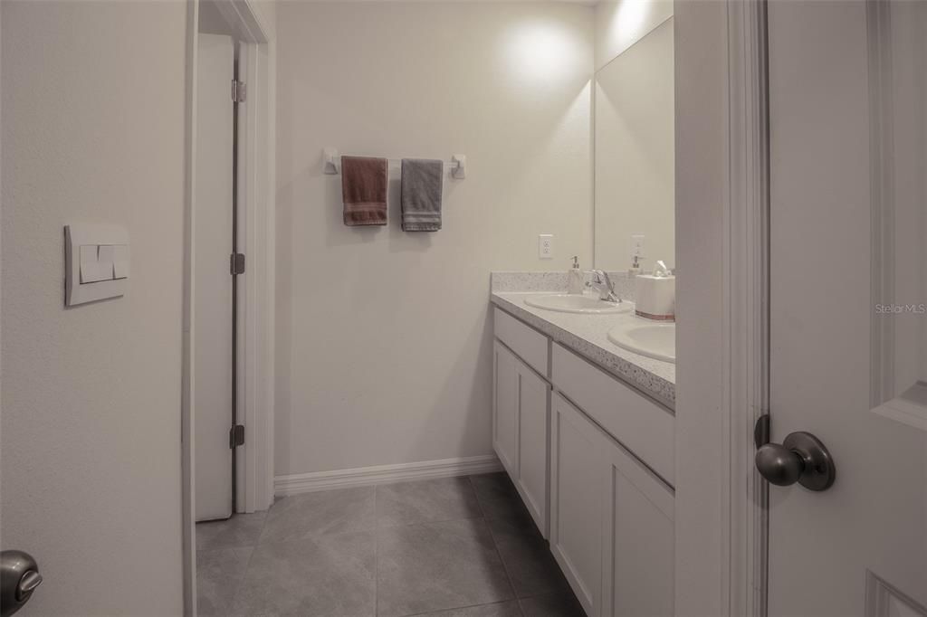 Activo con contrato: $350,000 (5 camas, 3 baños, 2516 Pies cuadrados)