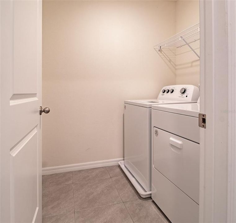 Activo con contrato: $350,000 (5 camas, 3 baños, 2516 Pies cuadrados)