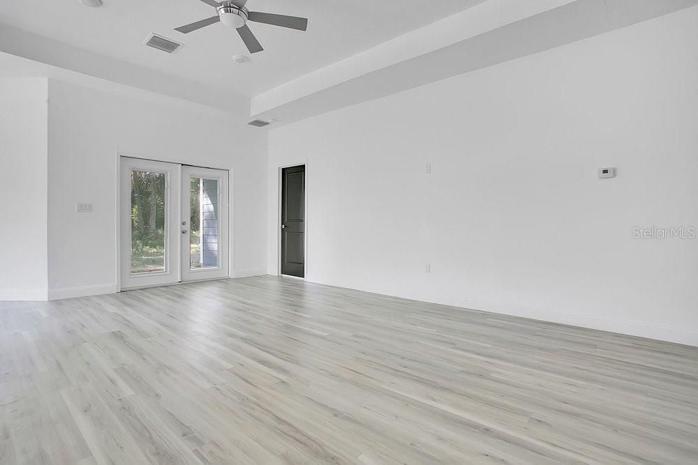 For Sale: $289,900 (3 beds, 2 baths, 1582 Square Feet)