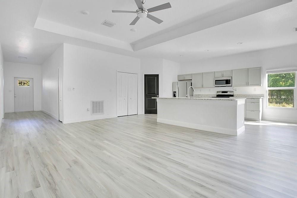 For Sale: $289,900 (3 beds, 2 baths, 1582 Square Feet)