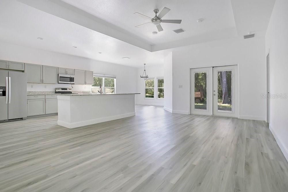 For Sale: $289,900 (3 beds, 2 baths, 1582 Square Feet)