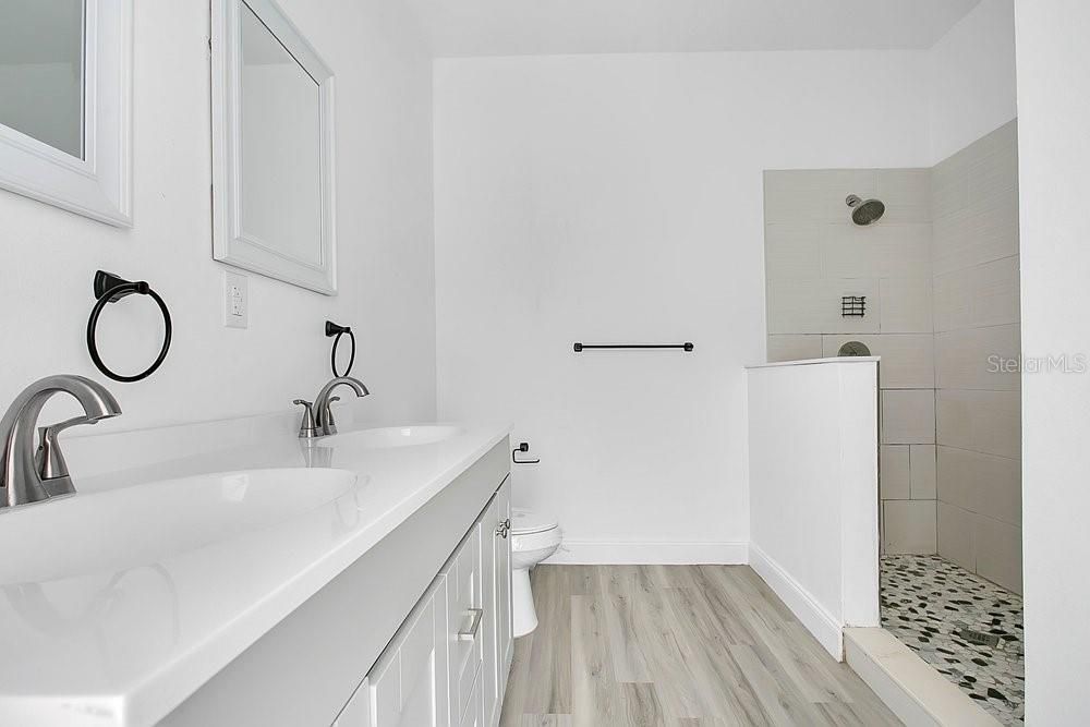 For Sale: $289,900 (3 beds, 2 baths, 1582 Square Feet)