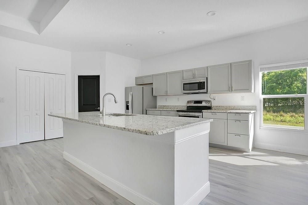 For Sale: $289,900 (3 beds, 2 baths, 1582 Square Feet)