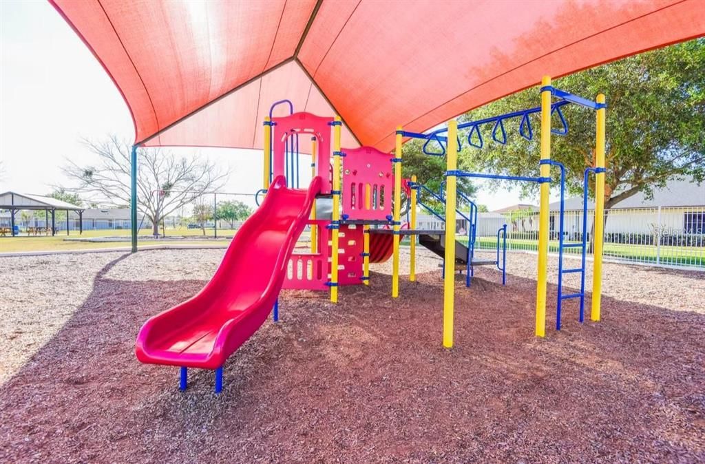 На продажу: $39,900 (0.17 acres)