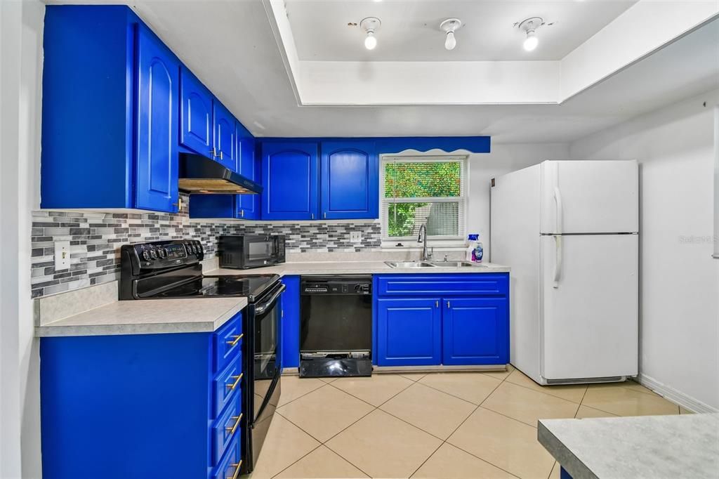 For Sale: $339,999 (3 beds, 2 baths, 1426 Square Feet)