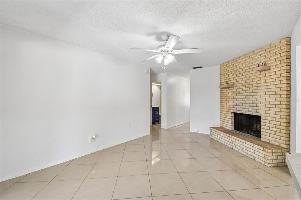For Sale: $339,999 (3 beds, 2 baths, 1426 Square Feet)