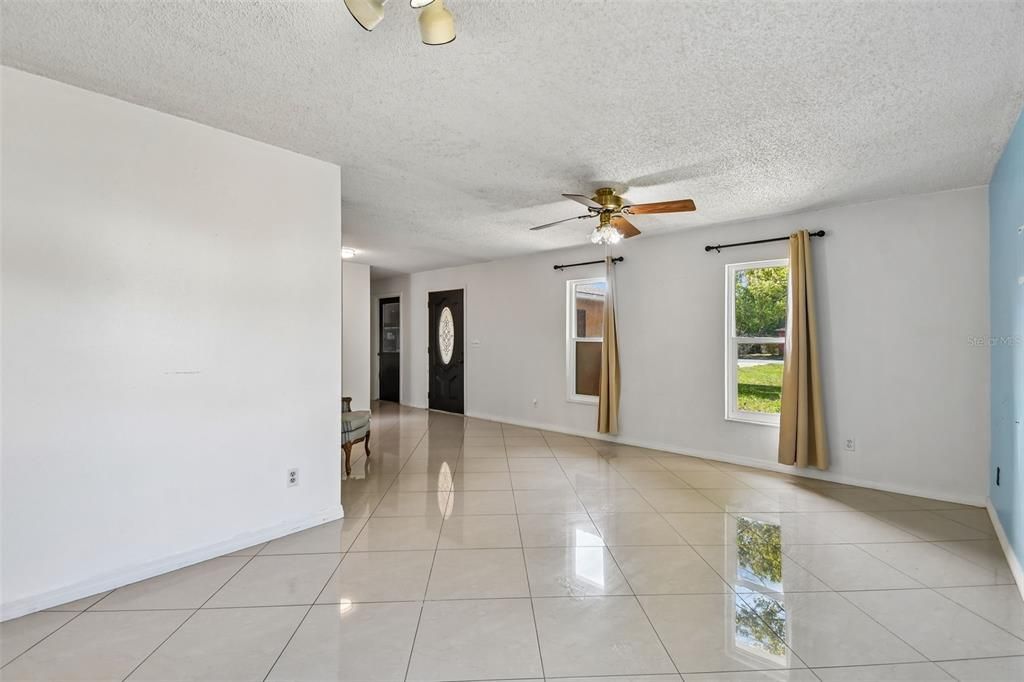For Sale: $339,999 (3 beds, 2 baths, 1426 Square Feet)
