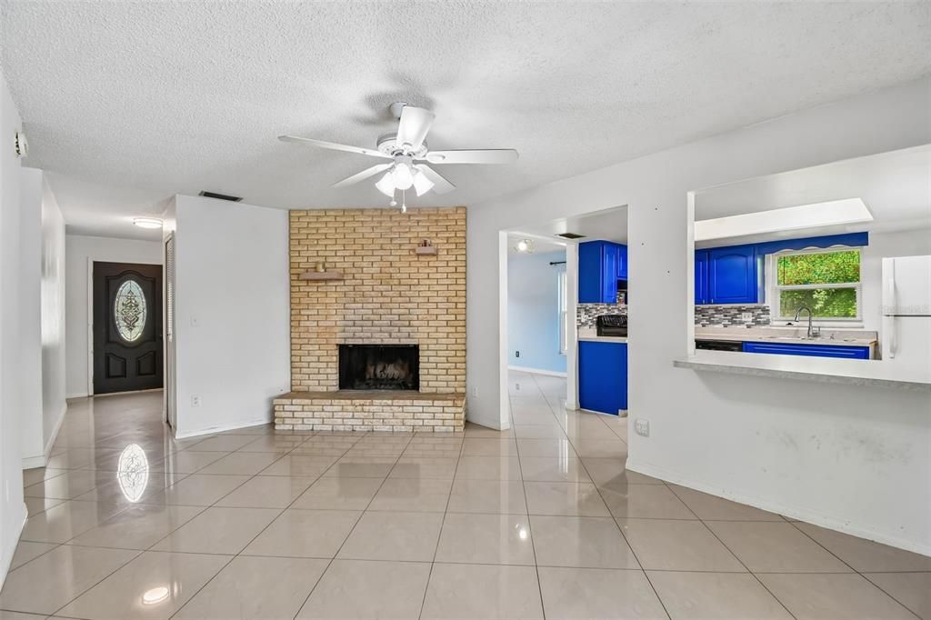 For Sale: $339,999 (3 beds, 2 baths, 1426 Square Feet)