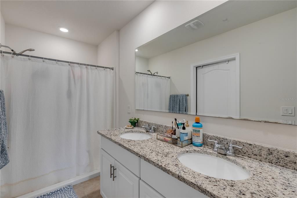 En Venta: $259,500 (3 camas, 2 baños, 1624 Pies cuadrados)