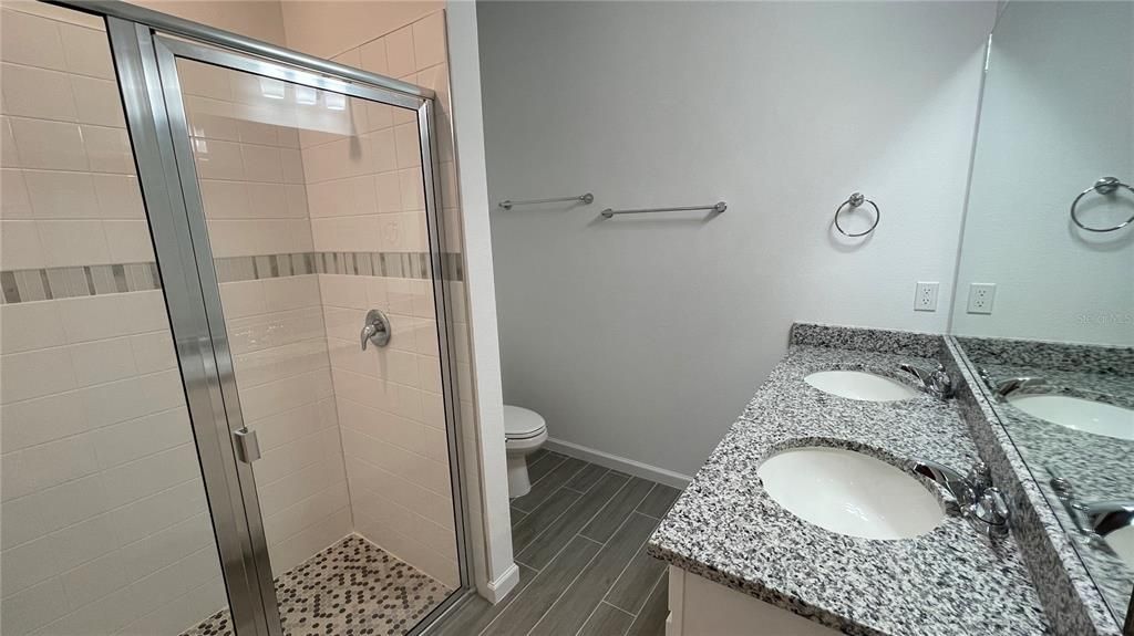 Activo con contrato: $1,950 (4 camas, 2 baños, 1598 Pies cuadrados)