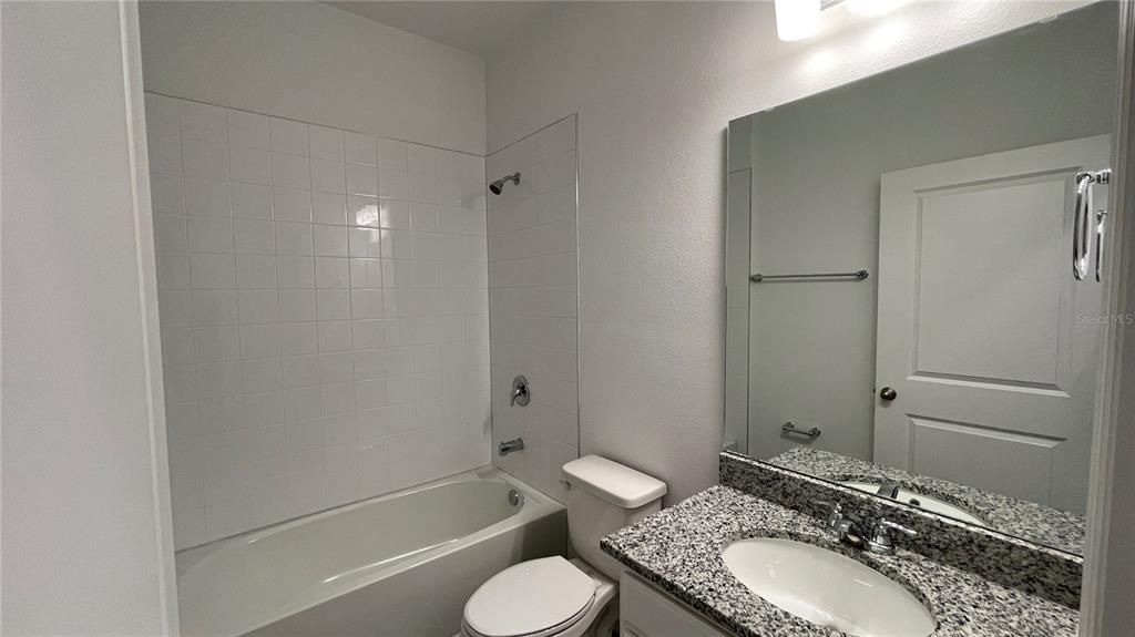 Activo con contrato: $1,950 (4 camas, 2 baños, 1598 Pies cuadrados)