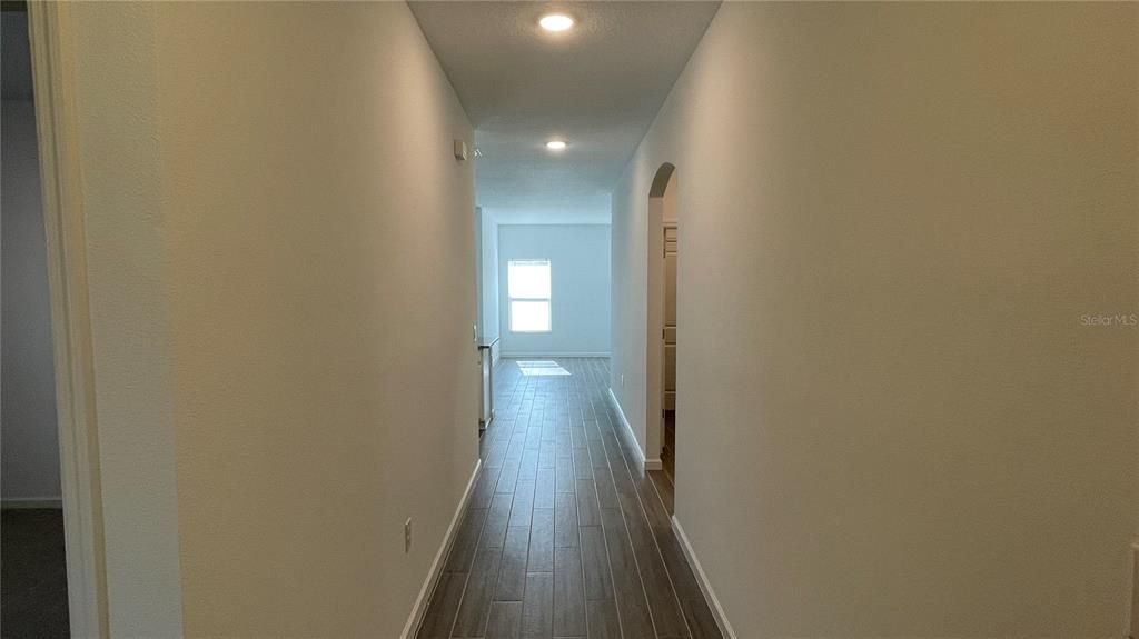 Activo con contrato: $1,950 (4 camas, 2 baños, 1598 Pies cuadrados)