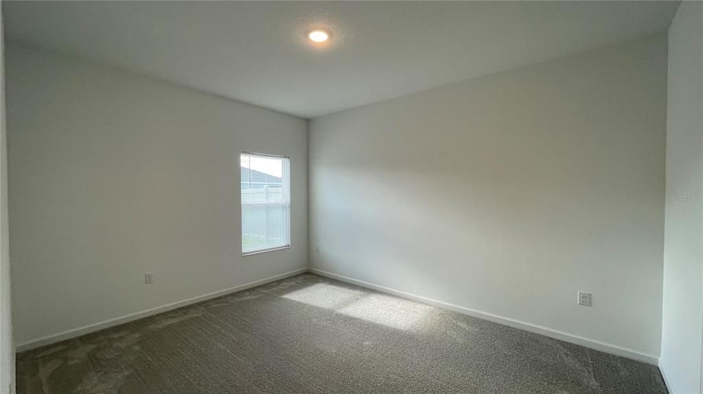 Activo con contrato: $1,950 (4 camas, 2 baños, 1598 Pies cuadrados)